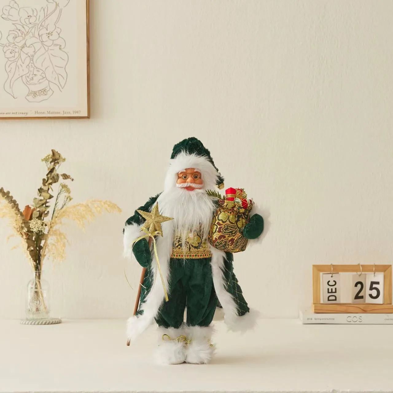 Charming Santa Claus Ornament - Festive Holiday Decor