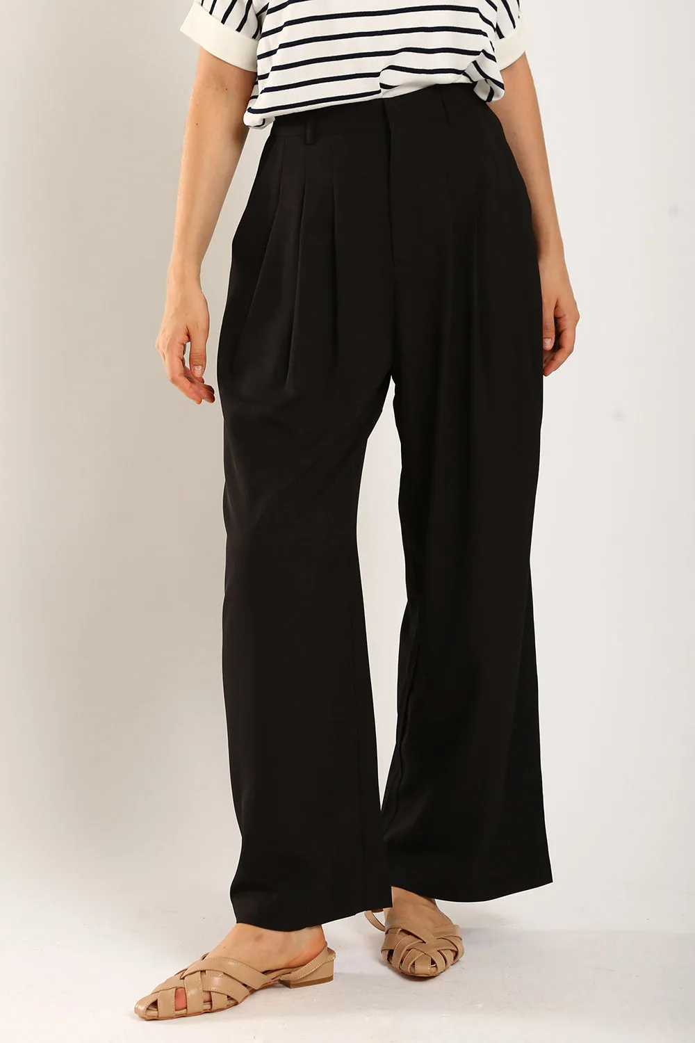 Claudette Relaxed Tailored Pants in Black