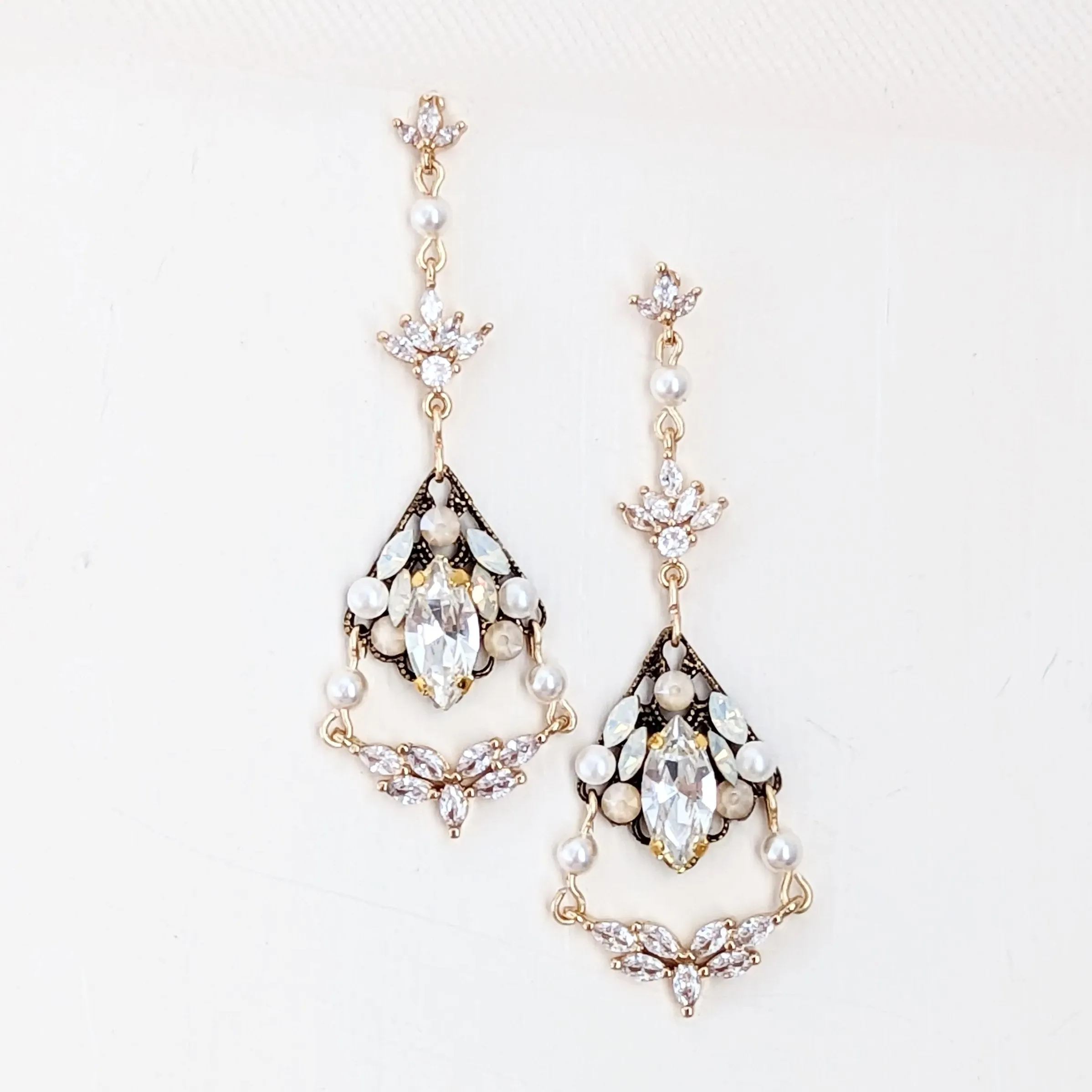 Dusty Chandelier Earrings Gold