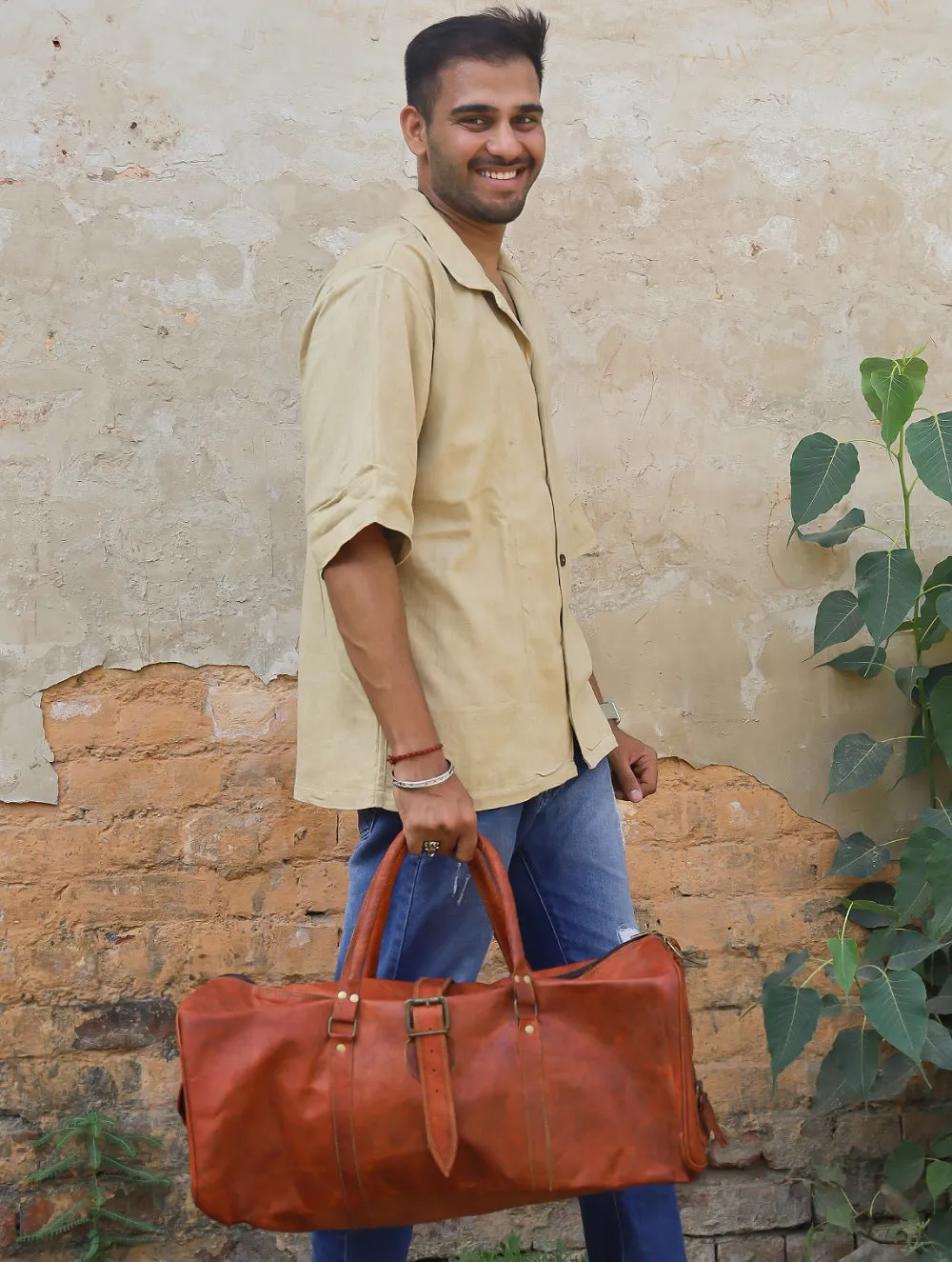 Rugged Leather Duffle Bag (Length - 23 inches)