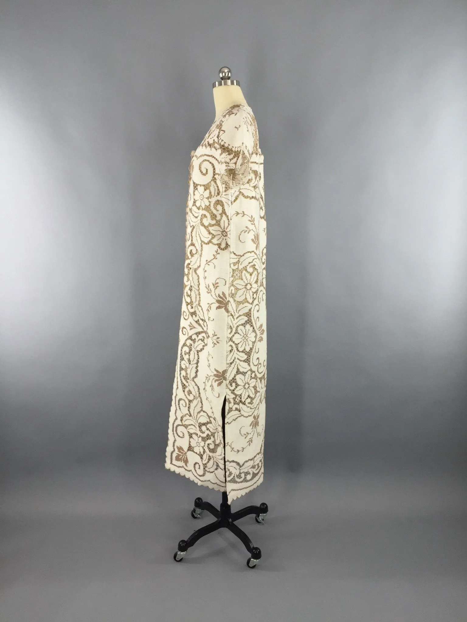 Vintage 1970s Lace Kaftan Robe / Bohemian Ivory Lace Dress Coat